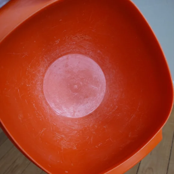 Orange Vintage Tupperware Kitchen Bowl with Lid - Picture 6 of 7